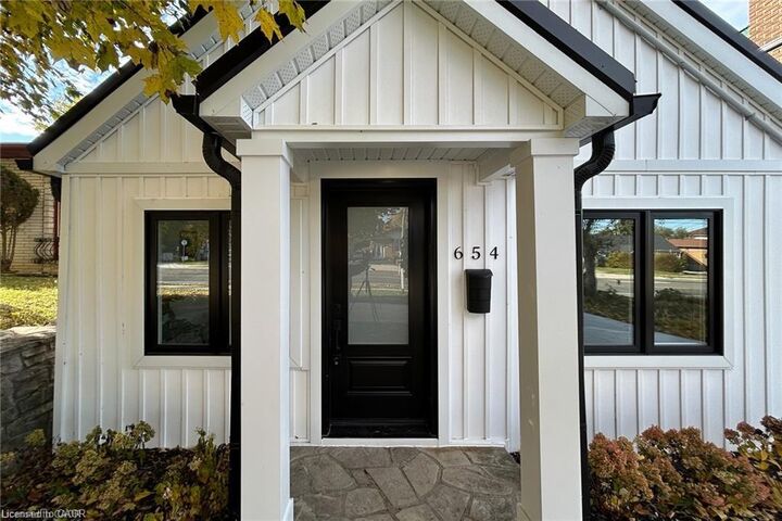 Property Photo: 654 West 5th Street ON L9C 3R2