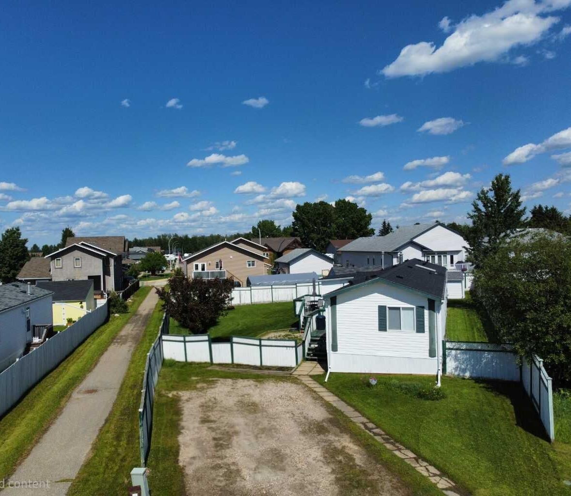 Property Photo:  517 9 Street  AB T0H 1P0 