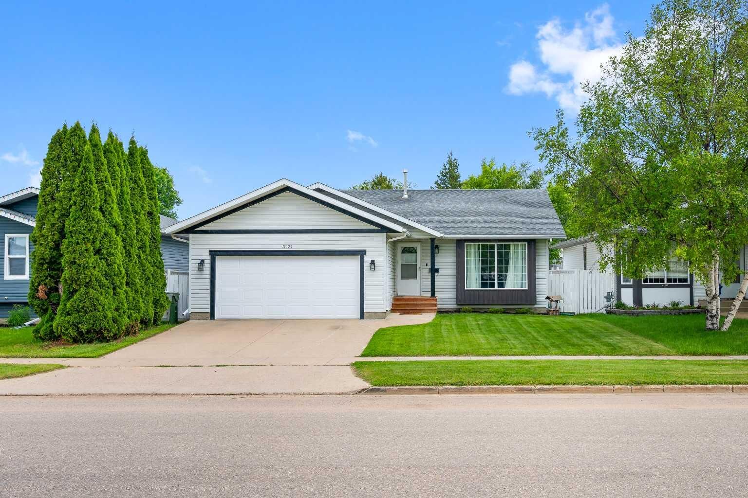 Property Photo:  3121 45 Avenue  SK S9V 2A7 