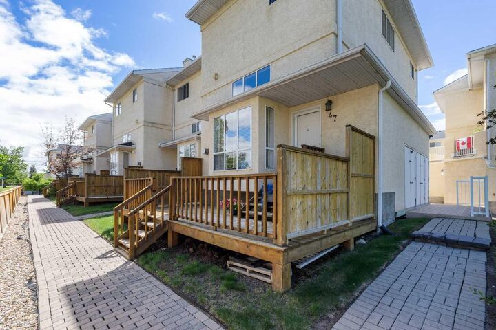 Property Photo:  47 Millrose Place SW  AB T2Y 3J6 