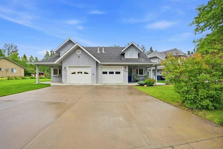 Property Photo:  223B 3 Street SW  AB T0M 1X0 