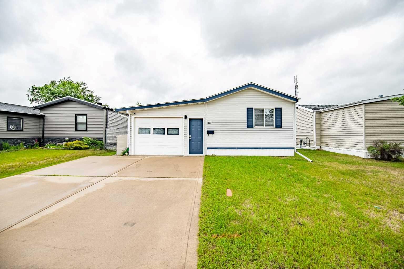 Property Photo:  37543 England Way 233  AB T4S 2C3 