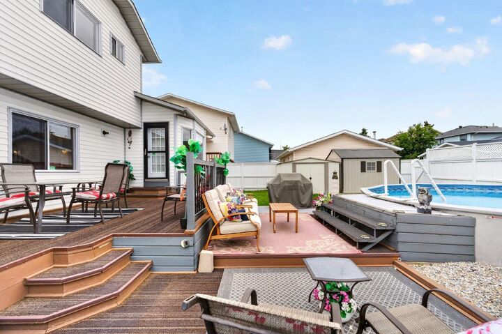 Property Photo:  70 Pasadena Gardens NE  AB T1Y 6M8 