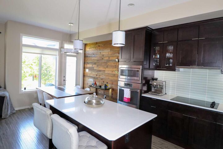 Property Photo:  442 Highlands Boulevard W 4  AB T1J 5K5 