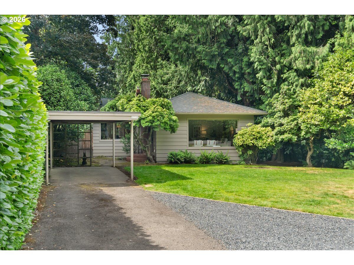 Property Photo:  1710 SW Broadway Dr  OR 97201 