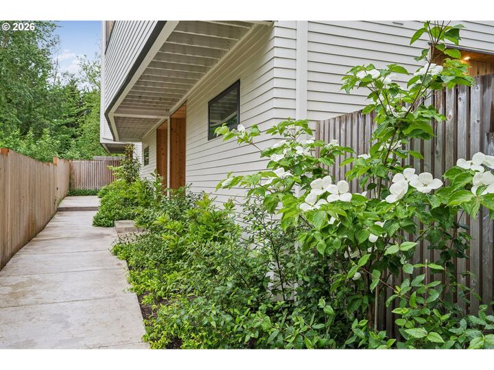 Property Photo:  4611 N Campbell Ave  OR 97217 