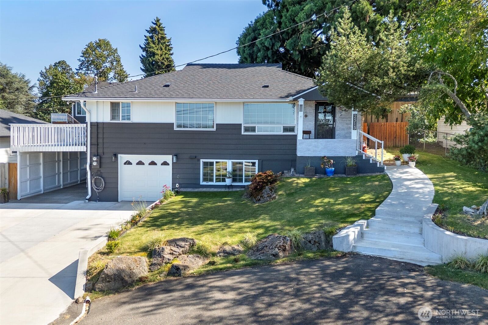 Property Photo:  2515 S 118th Street  WA 98168 
