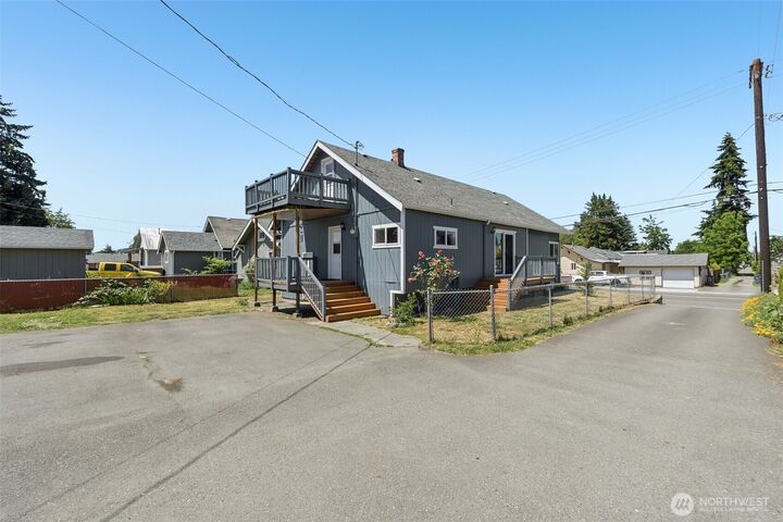 Property Photo:  806  4th Street SE  WA 98002 