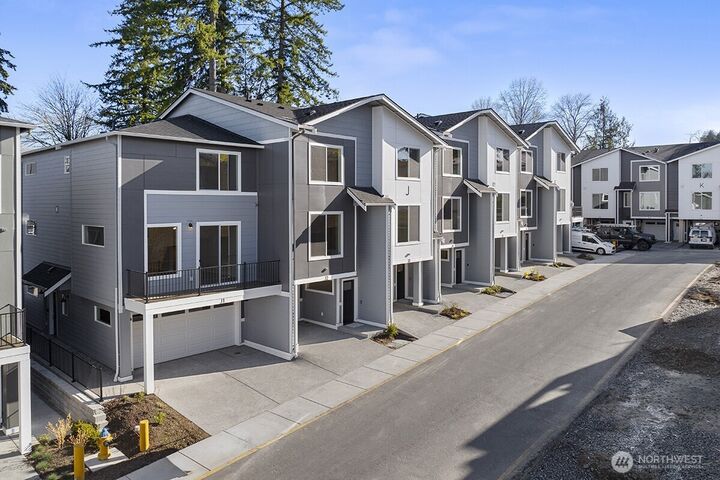 Property Photo:  16823  Alder Way J2  WA 98037 