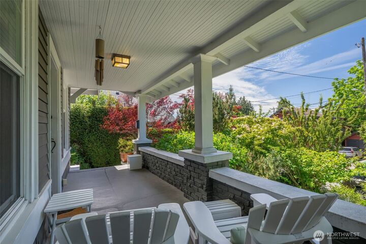 Property Photo: 4010 Ashworth Avenue N WA 98103