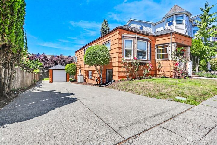 Property Photo:  4317  Phinney Avenue N  WA 98103 