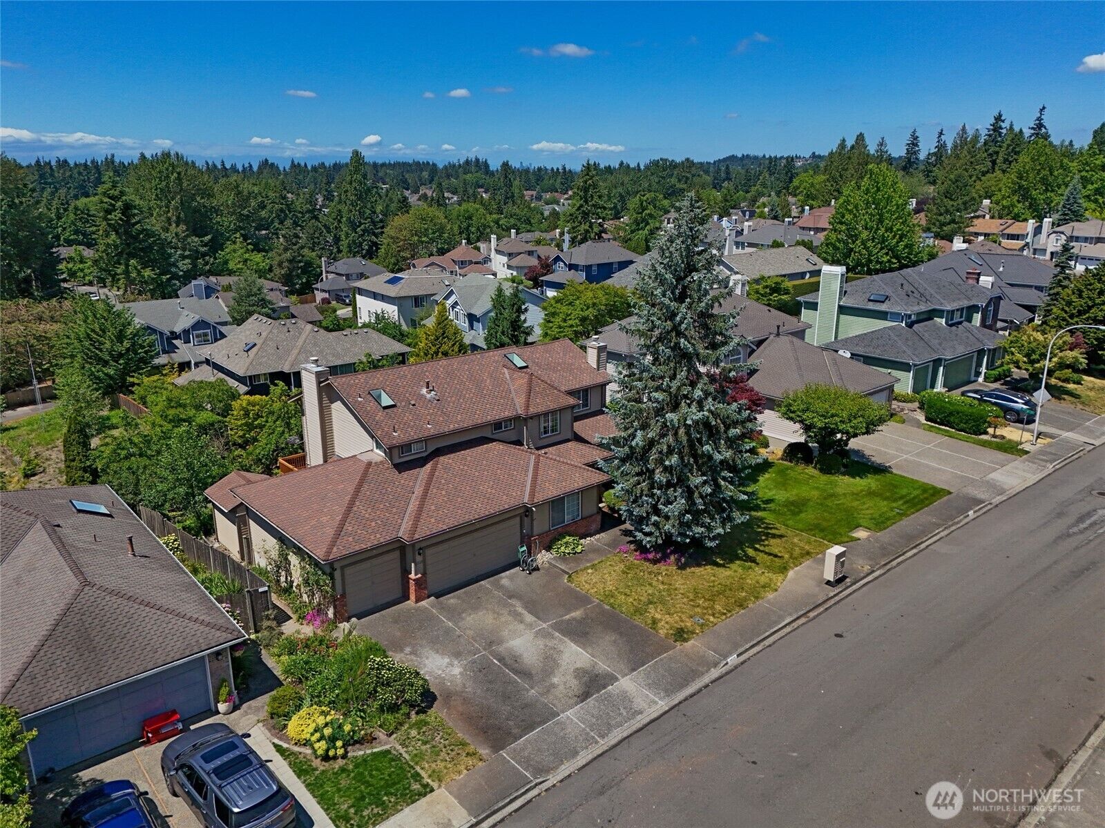 Property Photo: 1529 Ilwaco Avenue NE WA 98059