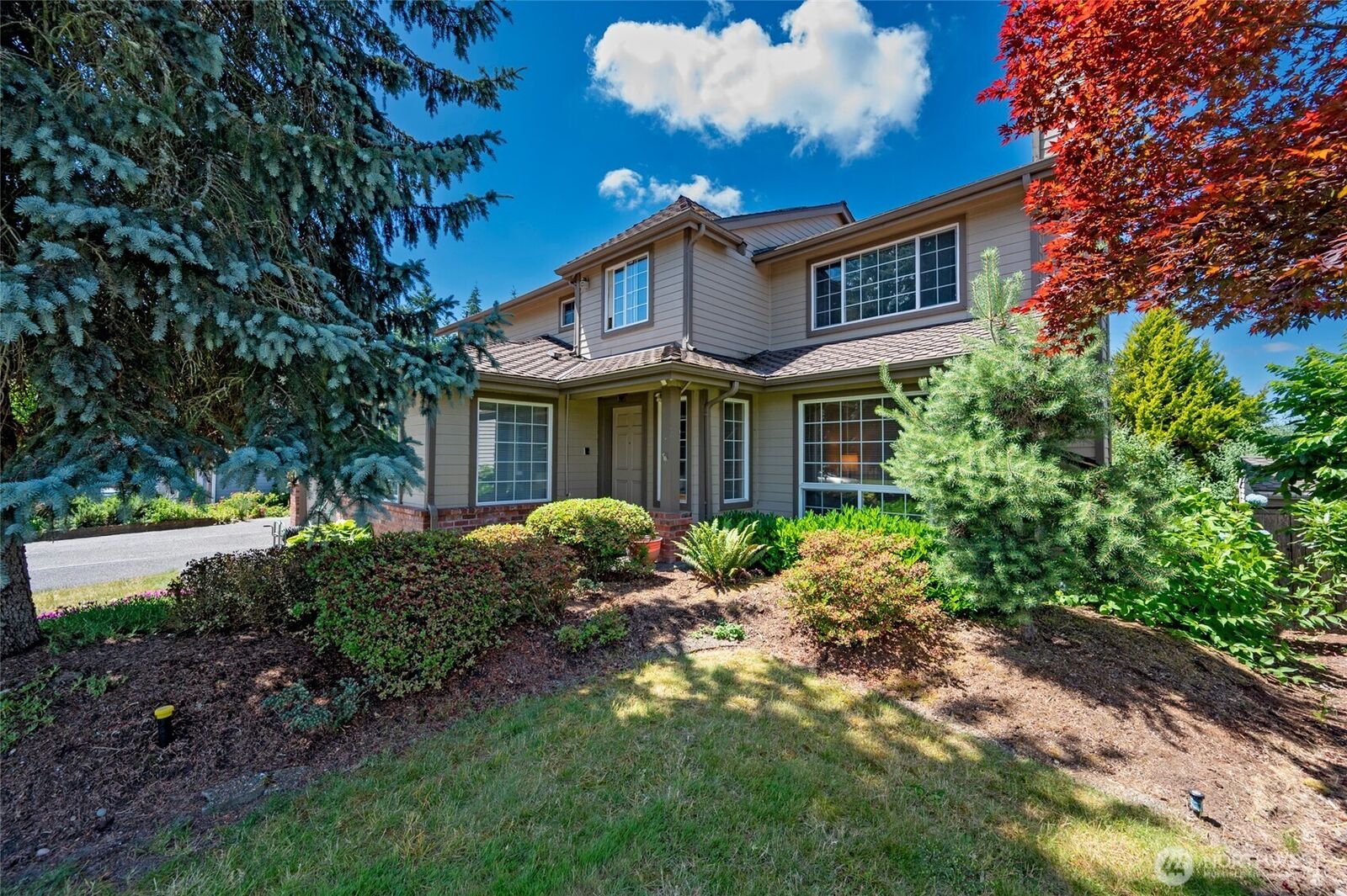 Property Photo: 1529 Ilwaco Avenue NE WA 98059