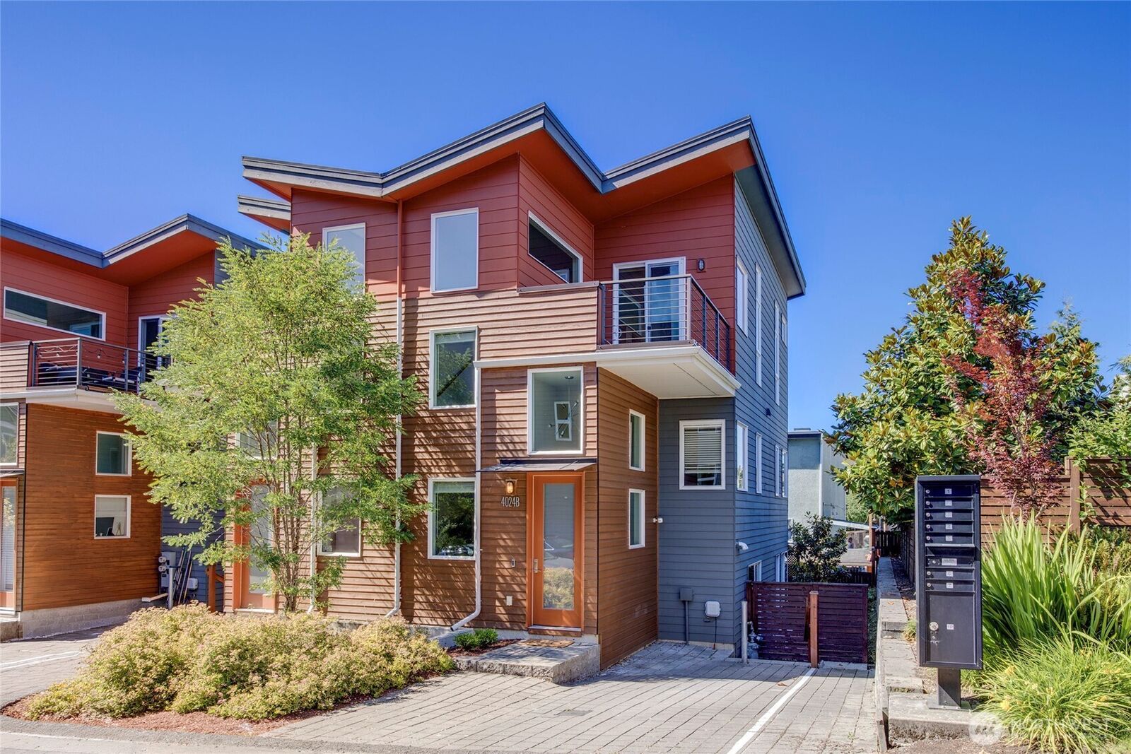 Property Photo:  4024  Martin Luther King Jr Way S B  WA 98108 
