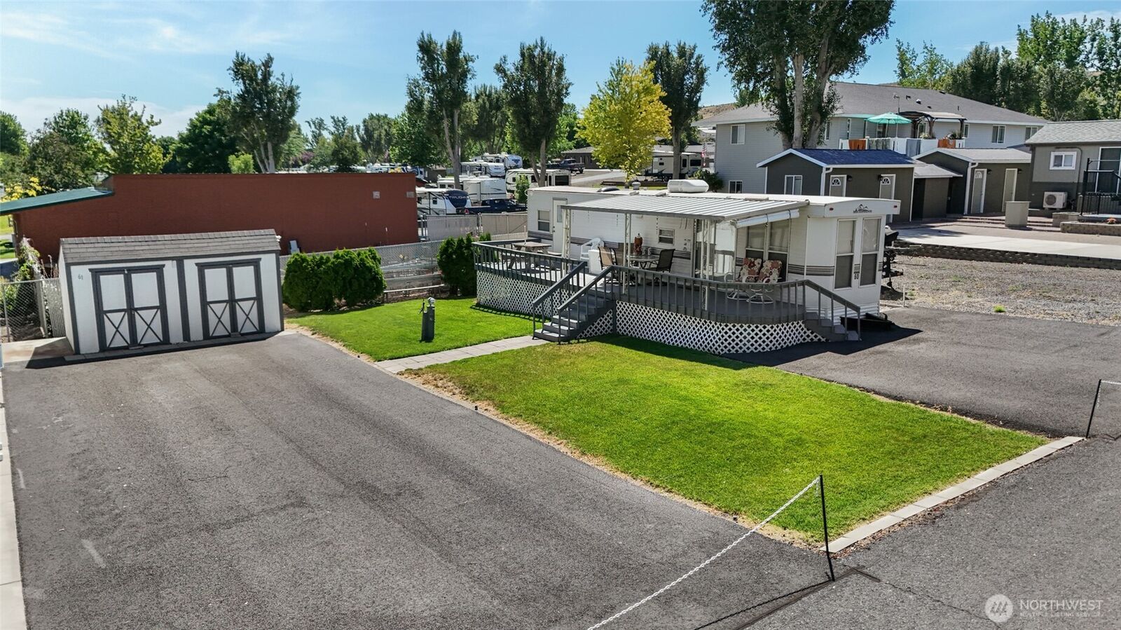 Property Photo: 7037 E Hwy 262 60 61 WA 99344