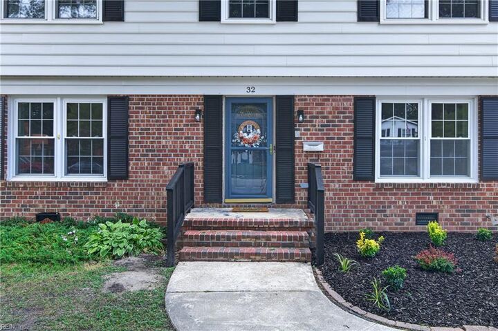 Property Photo:  32 Ridgewood Pw  VA 23608 