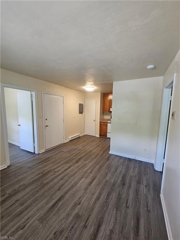 Property Photo:  1433 Kingston Ave 6  VA 23503 