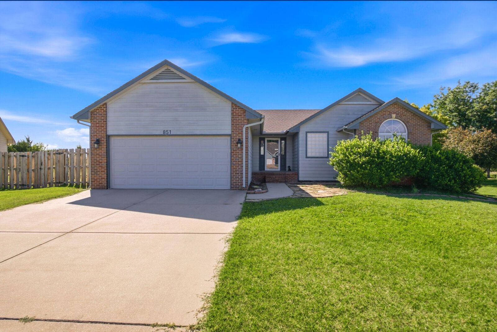 Photo de la propriété:  851 Meadowlark Ln  KS 67114 