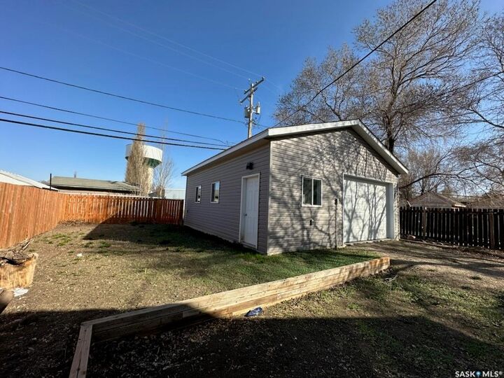 Property Photo: 110 7th Avenue W SK S0L 1S0