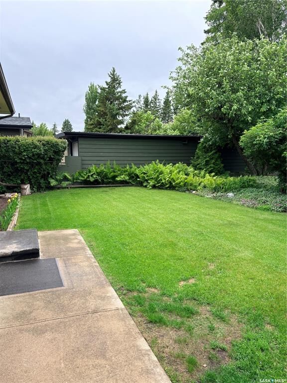 Property Photo: 106 Dalewood Crescent SK S3N 2P7
