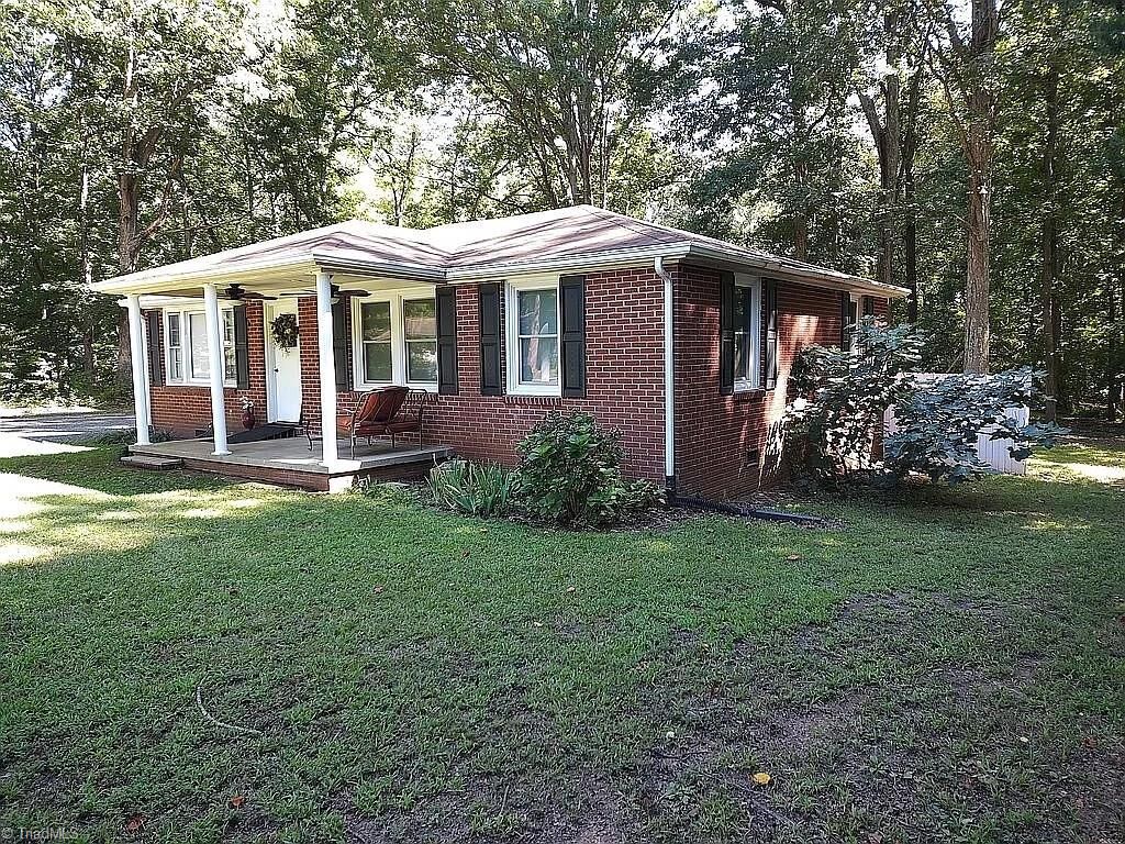 Property Photo:  109 Oakdale Street  NC 27292 