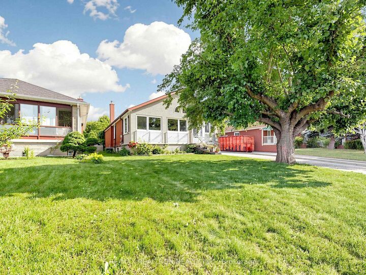 Property Photo:  9 Clevedon Street E  ON M3M 1M3 