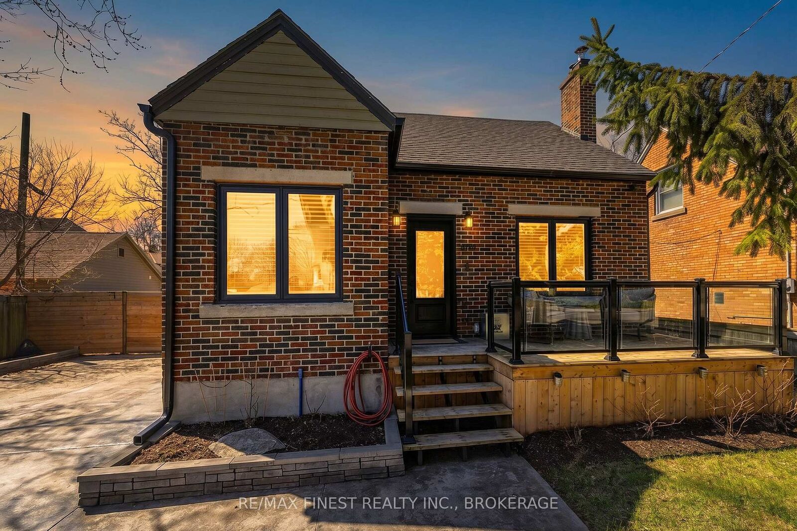Property Photo:  258 College Street  ON K7L 4M2 