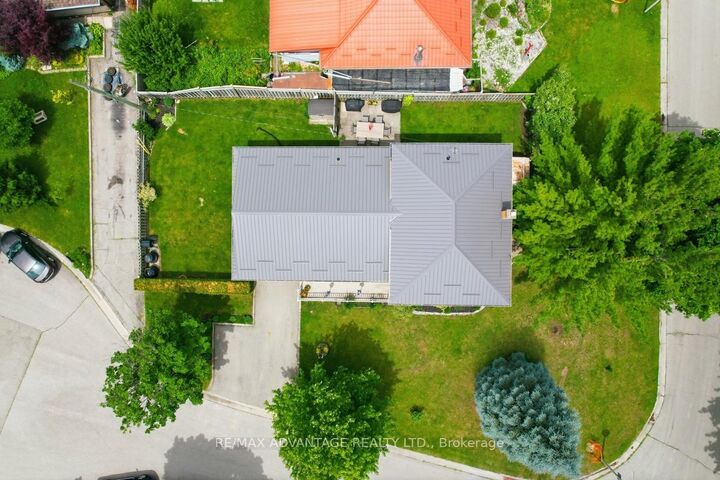 Property Photo:  15 North Almond Place  ON N5Z 4C8 