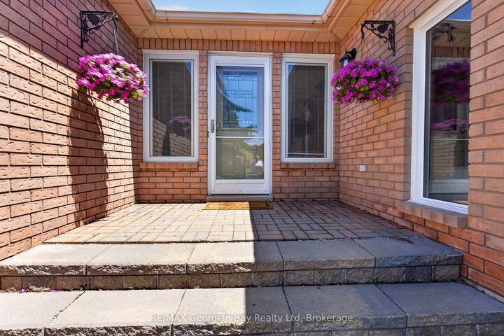 Property Photo: 1005 Dina Crescent ON L4R 5C5