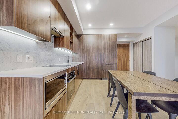 Property Photo:  85 McMahon Drive 3106  ON M2K 0H1 