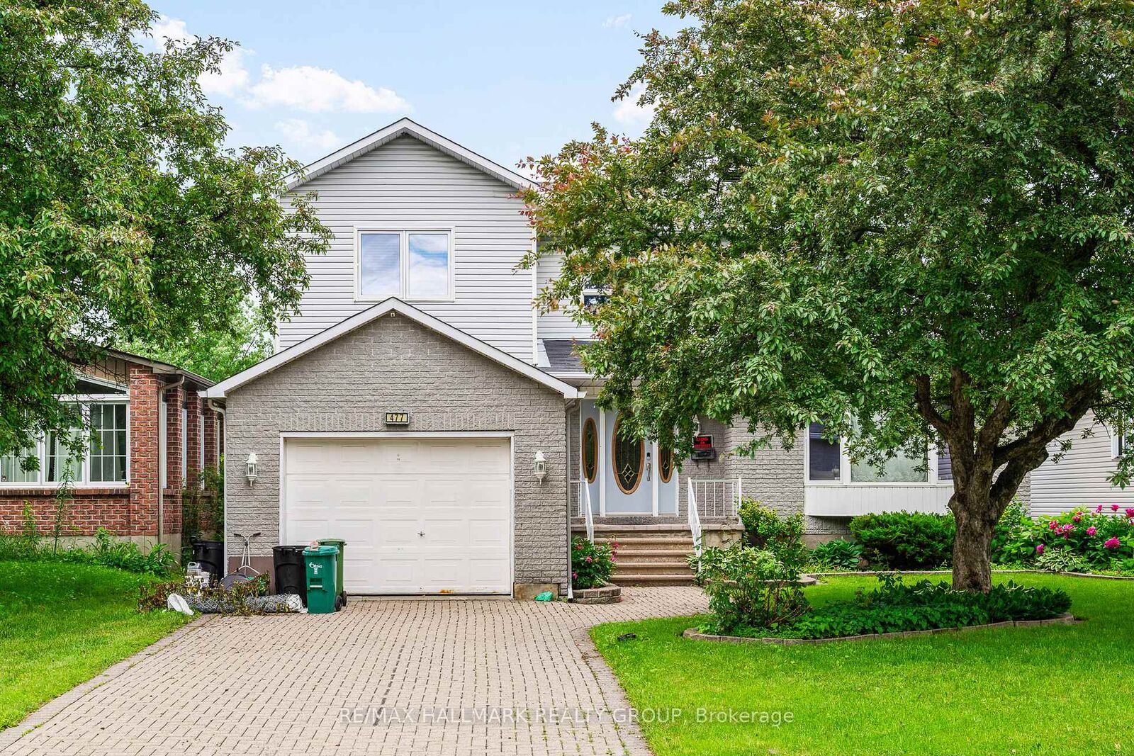 Property Photo: 477 Duvernay Drive ON K1E 2N7