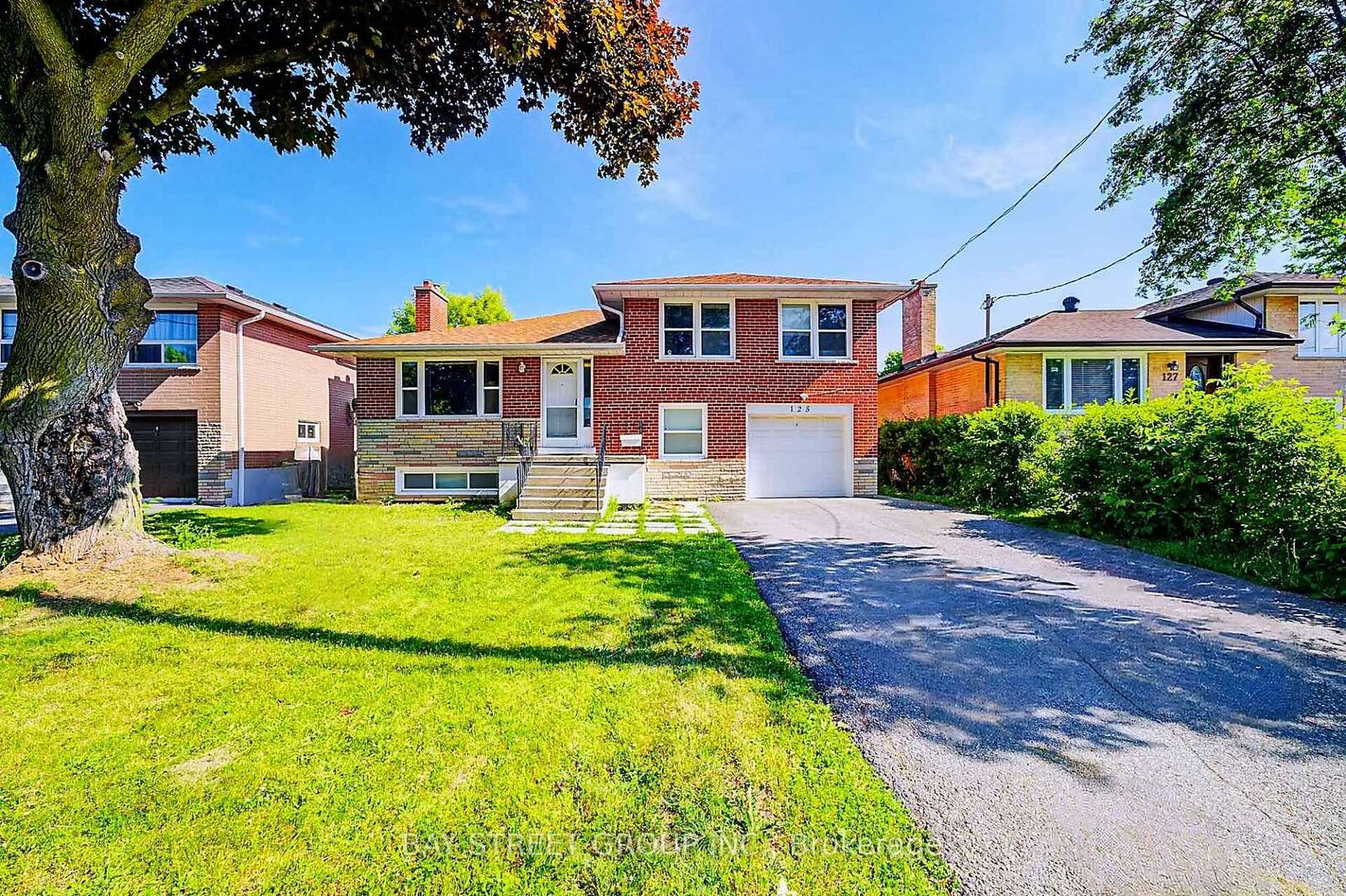 Property Photo: 125 Connaught Avenue ON M2M 1H1