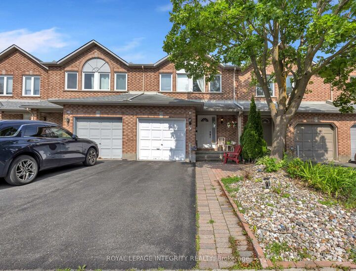 7 Westpointe Crescent — photo 1