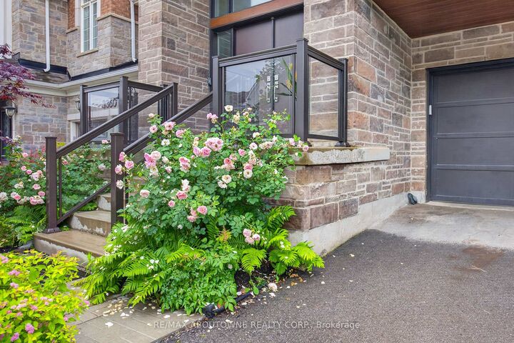 Property Photo: 3364 Vernon Powell Drive ON L6H 0Y3