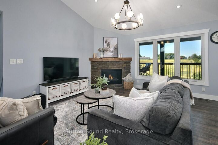 Property Photo:  32 Chestnut Hill Crescent  ON N0H 2N0 