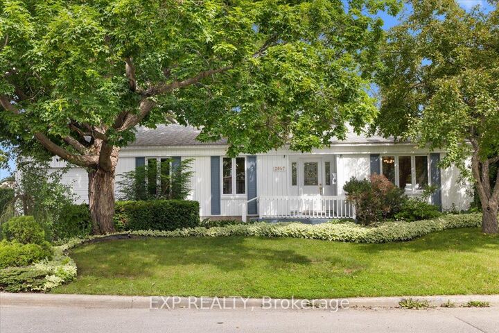 Property Photo:  2697 Ulster Crescent  ON K1V 8J5 