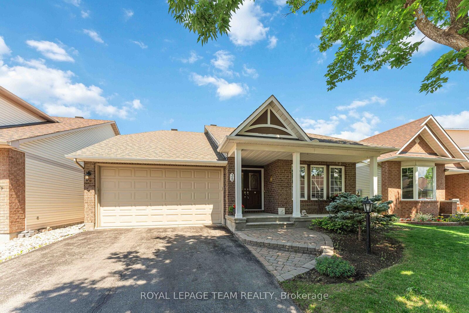 Property Photo: 38 Settler's Ridge Way ON K2J 4V2