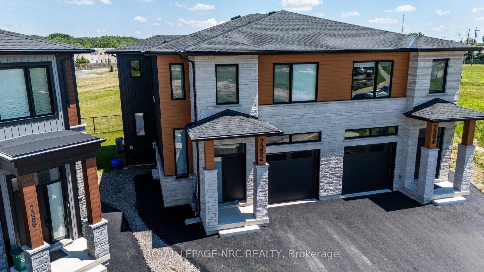 Property Photo: 7392 Splendour Drive ON L2H 3V7