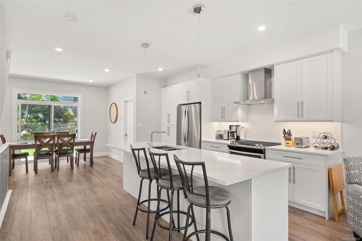 Property Photo:  607 Selwyn Close  BC V9B 0Z2 