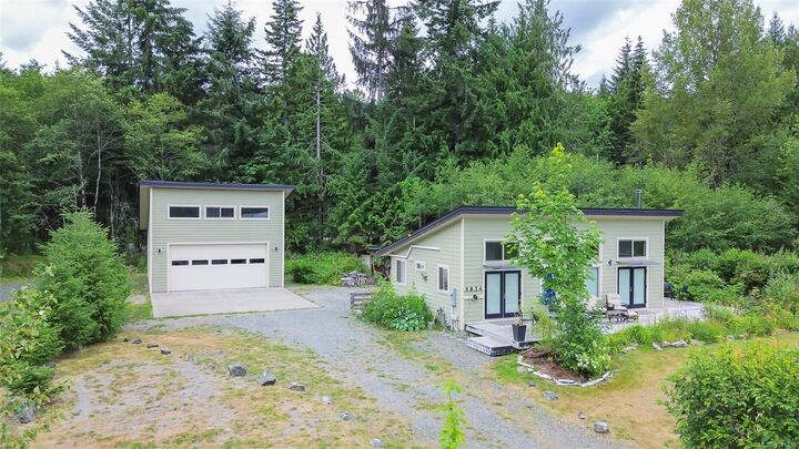 Property Photo: 9854 Stin-Qua Rd BC V0R 1Y0