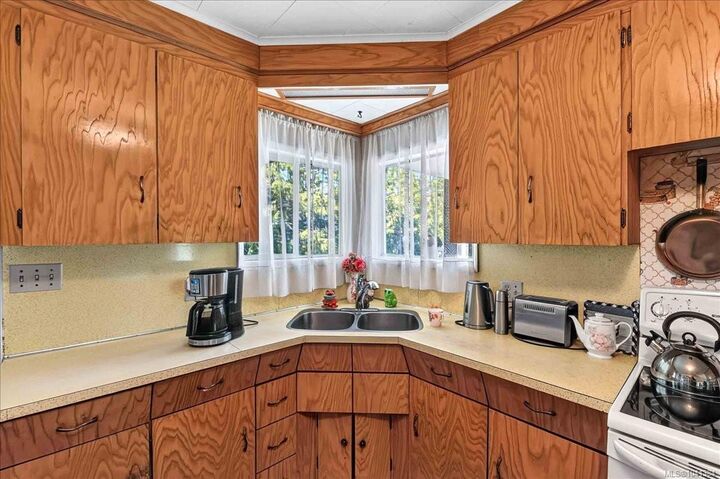 Property Photo: 7874 Beaver Creek Rd BC V9Y 8N3