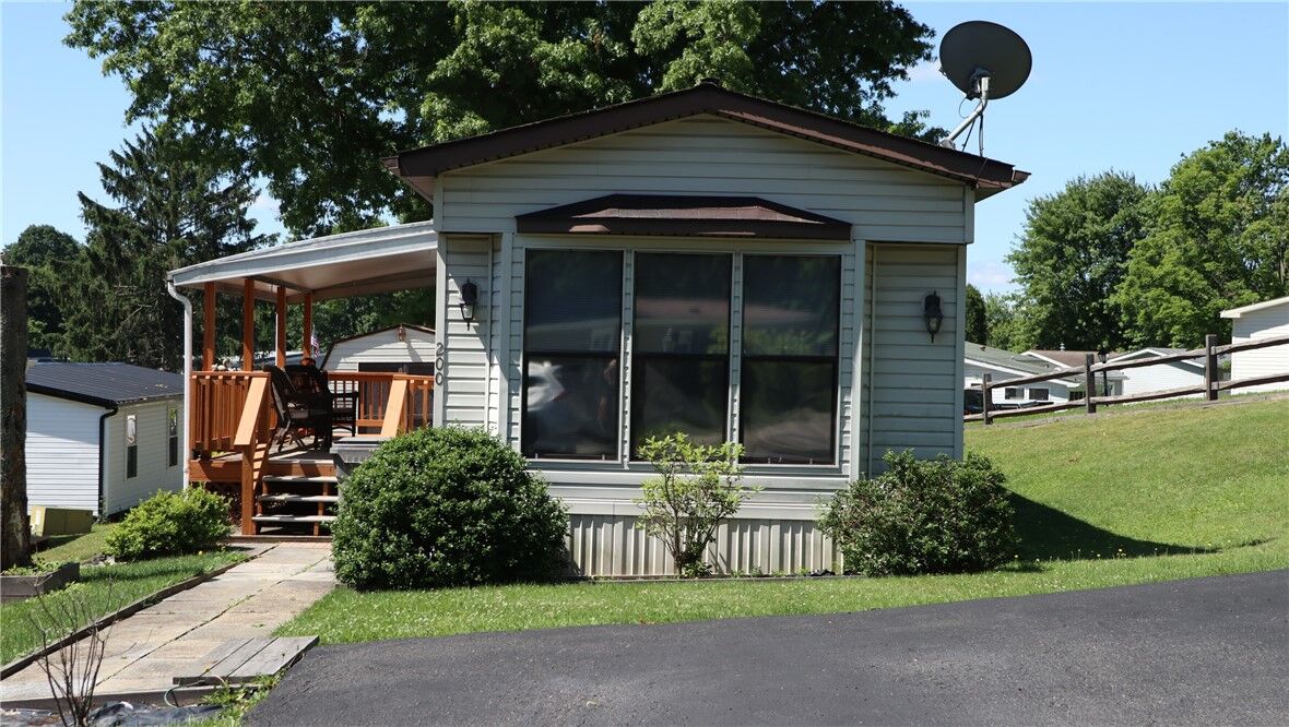 Property Photo:  200 Forest Dr  PA 16066 