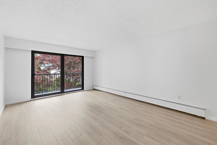 Photo de la propriété:  5450 Empire Drive 313  BC V5B 1N4 