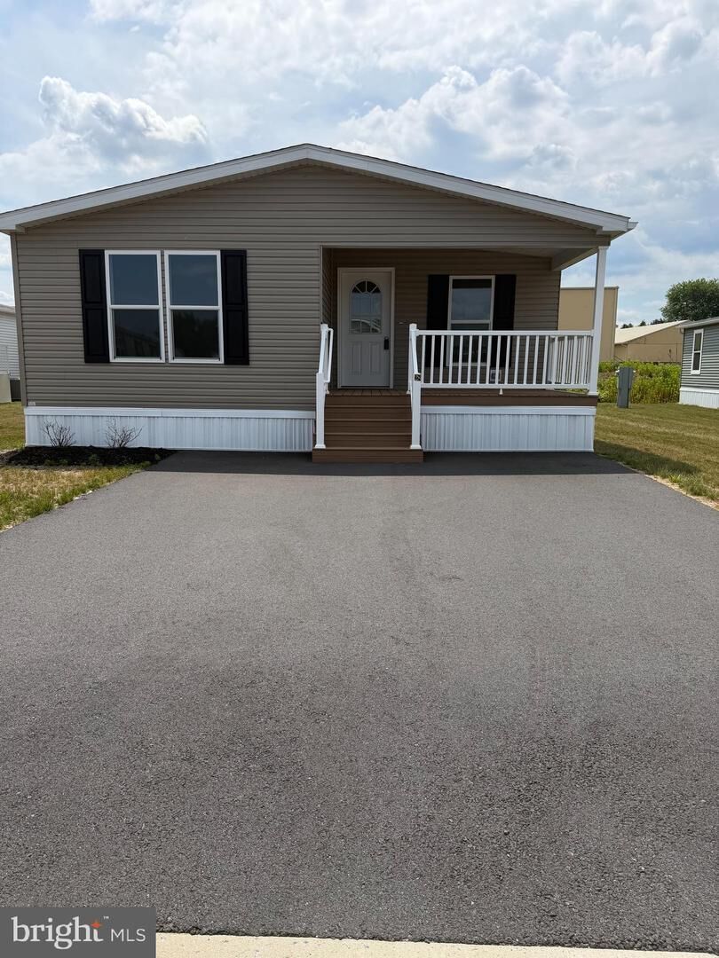 Property Photo:  28 Evergreen Aly  PA 17078 