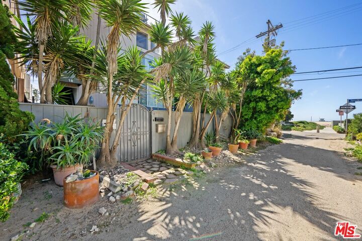 Property Photo: 18 Privateer St CA 90292