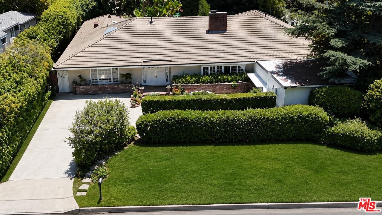 Property Photo:  1902 Coldwater Canyon Dr  CA 90210 