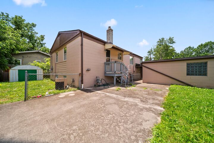 Property Photo:  