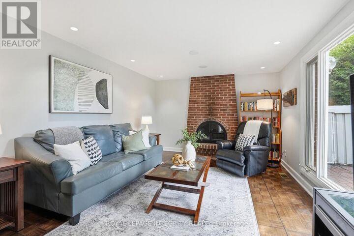 Property Photo: 6 Woodview Crescent ON K1B 3A9