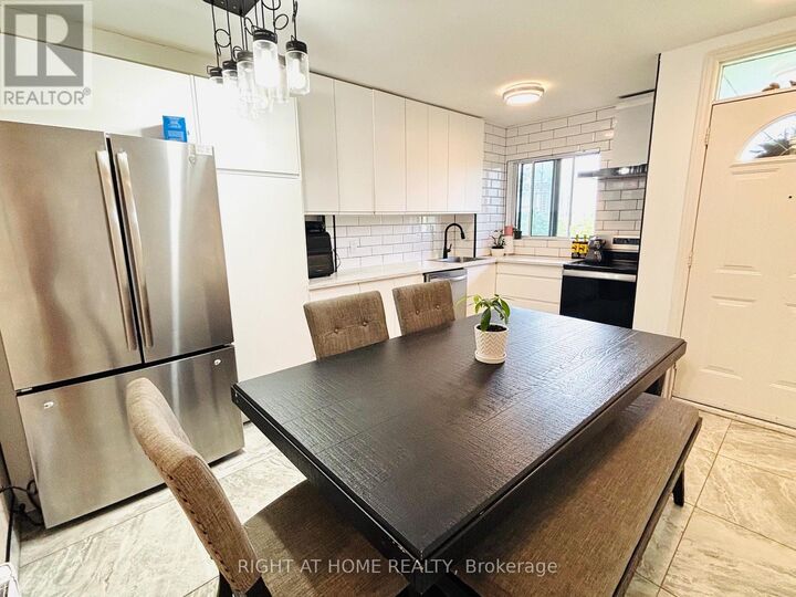 Property Photo:  95 Leeward Glenway 315  ON M3C 2Z6 
