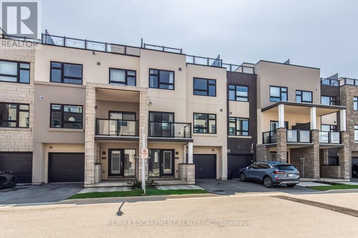Property Photo:  1121 Cooke Boulevard 32  ON L7T 0C3 